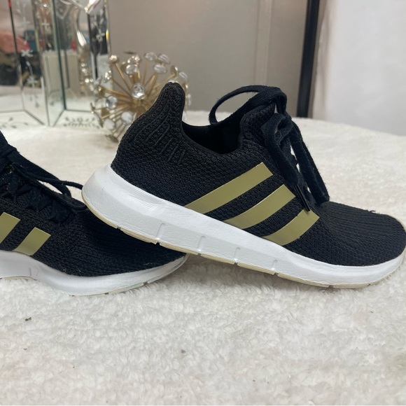 Adidas Women’s Swift-run - Picture 1 of 7
